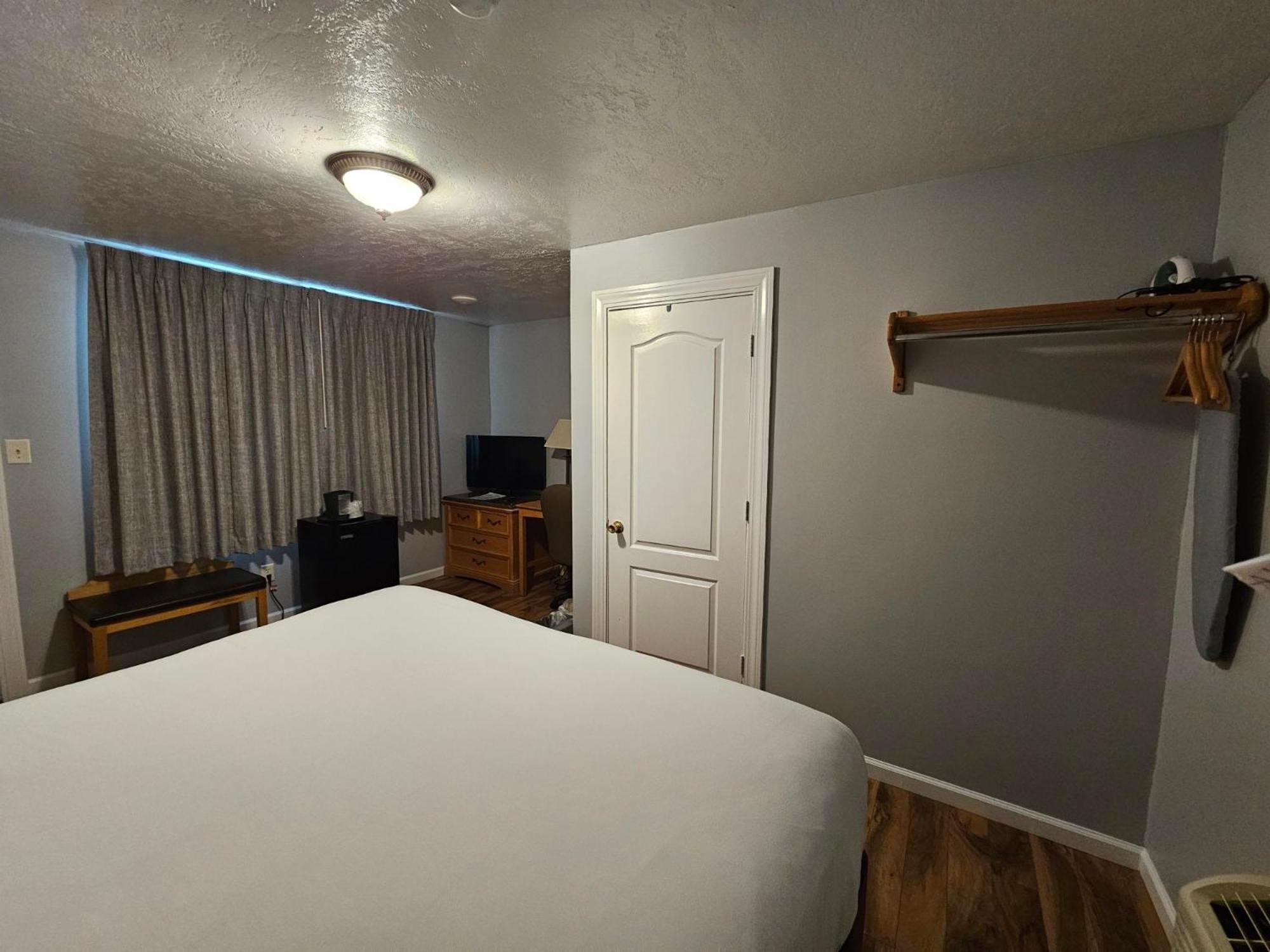 Captain'S Inn And Suites Alexandria Bay Exterior foto