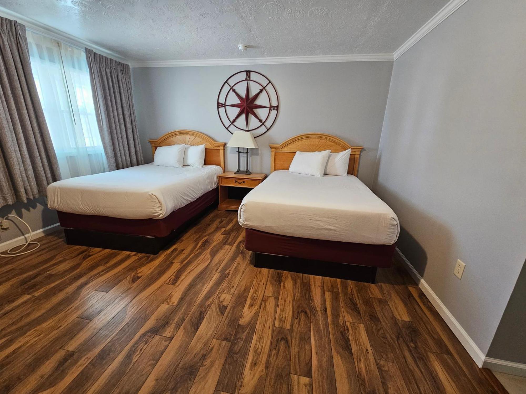 Captain'S Inn And Suites Alexandria Bay Exterior foto