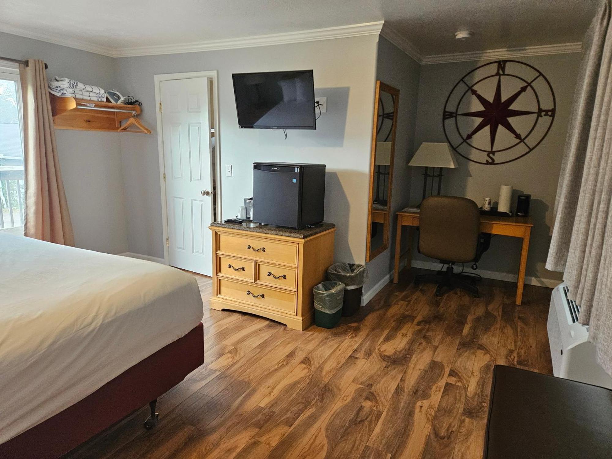 Captain'S Inn And Suites Alexandria Bay Exterior foto
