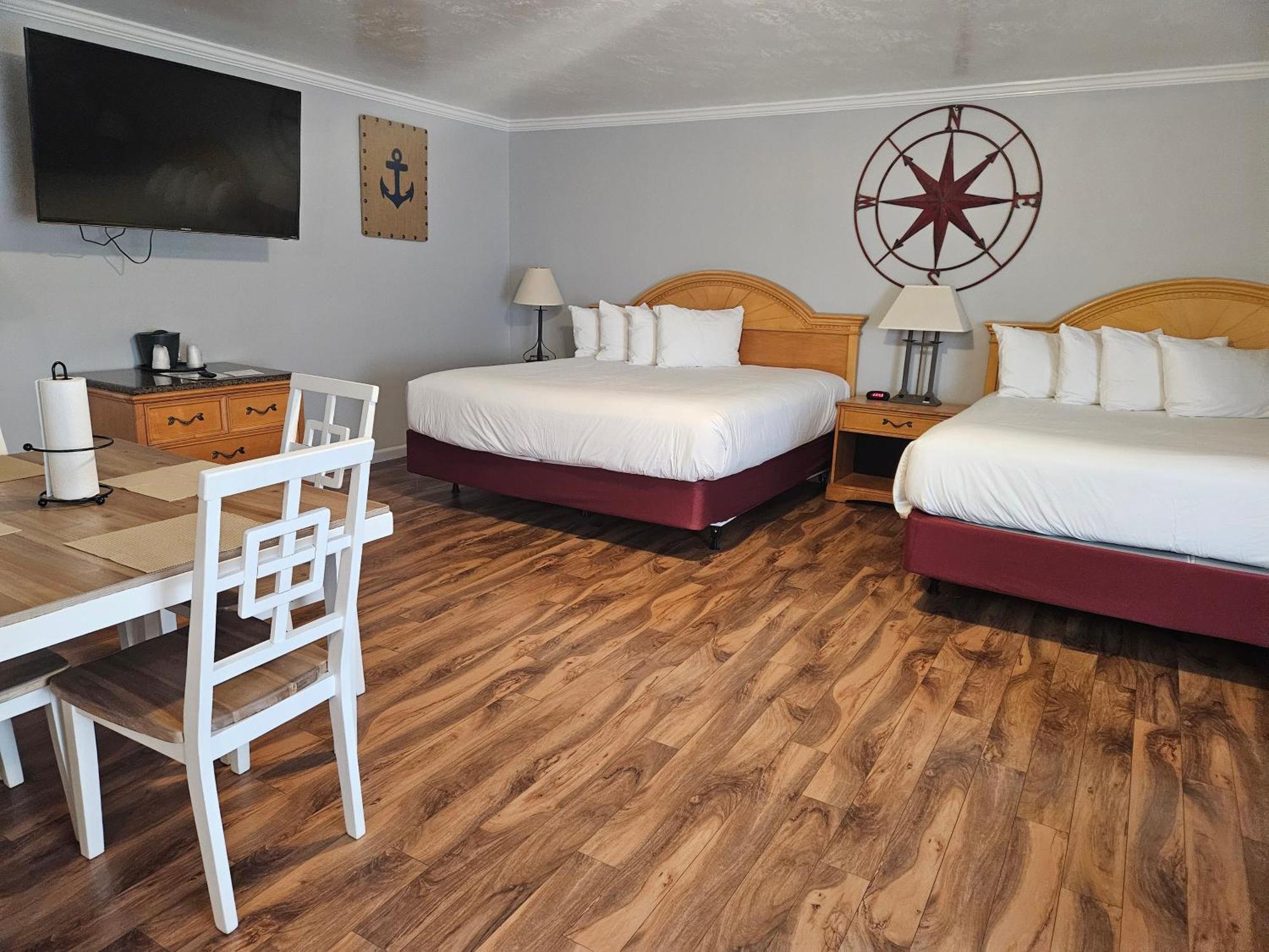 Captain'S Inn And Suites Alexandria Bay Exterior foto