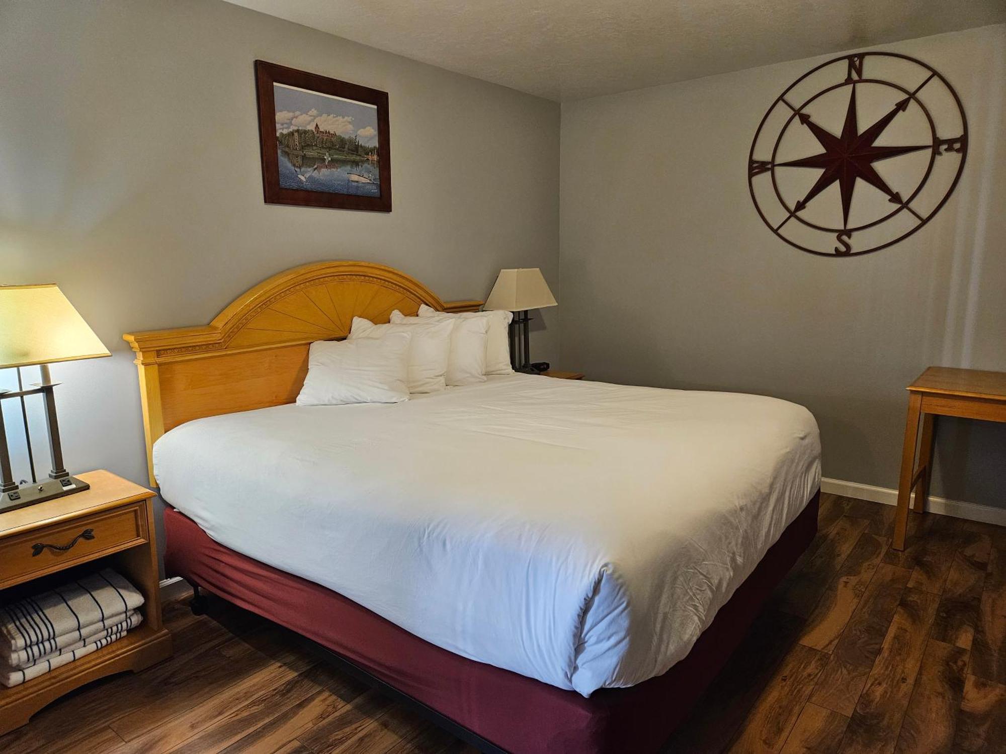 Captain'S Inn And Suites Alexandria Bay Exterior foto
